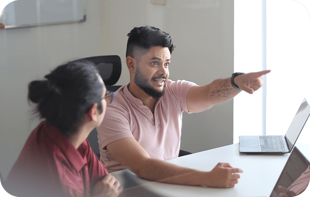 Two people are talking about SEO consulting